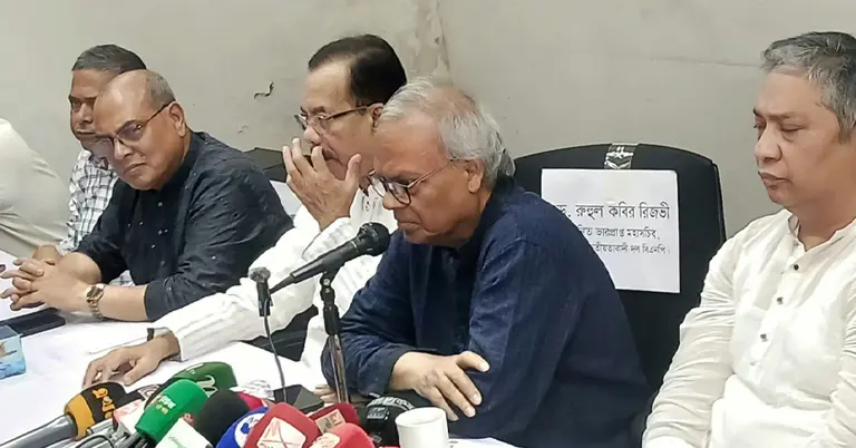 বক্তব্য রাখছেন বিএনপির ভারপ্রাপ্ত মহাসচিব রুহুল কবির রিজভী